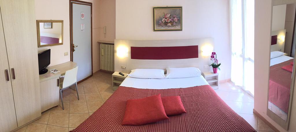 Albergo Riva Reno Di Leggiuno Ngoại thất bức ảnh