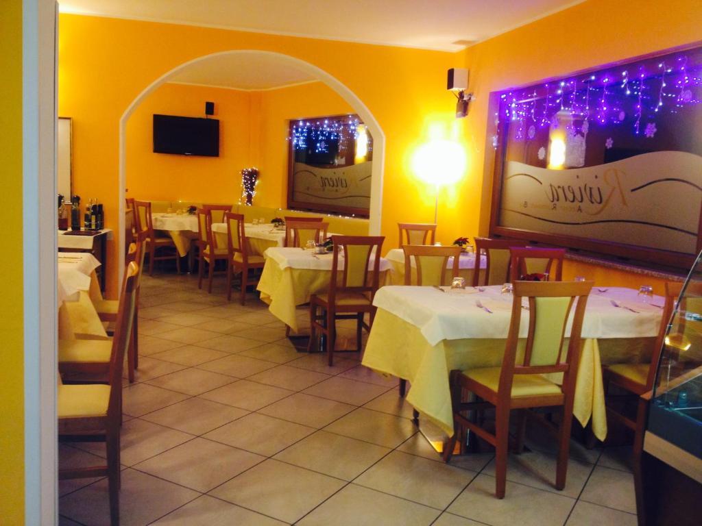 Albergo Riva Reno Di Leggiuno Ngoại thất bức ảnh